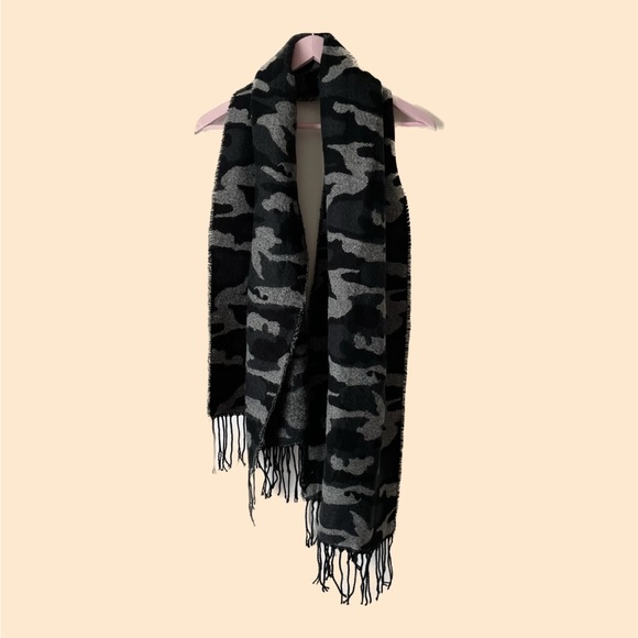 PacSun Accessories - Camo scarf